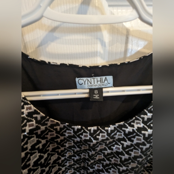 💙 CYNTHIA ROWLEY 💙 Beautiful Metallic Sheath Dress - Picture 2 of 4